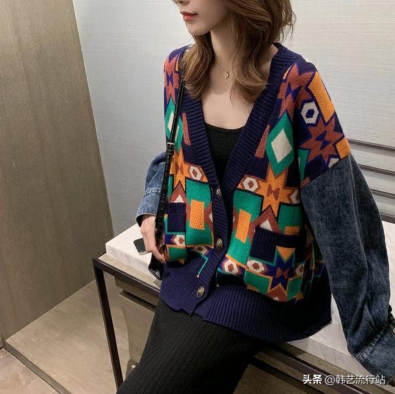 今年流行设计感毛衣,韩国设计款宽松毛衣
