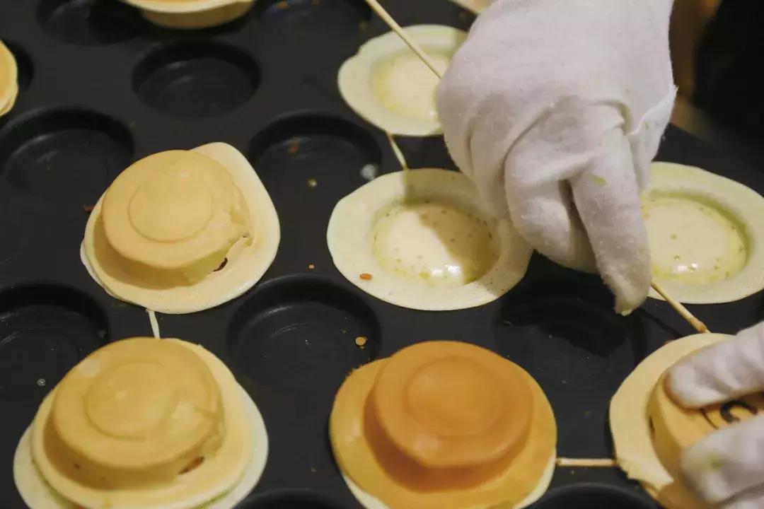 杨家坪大洋百货车轮饼,车轮饼摆摊火爆