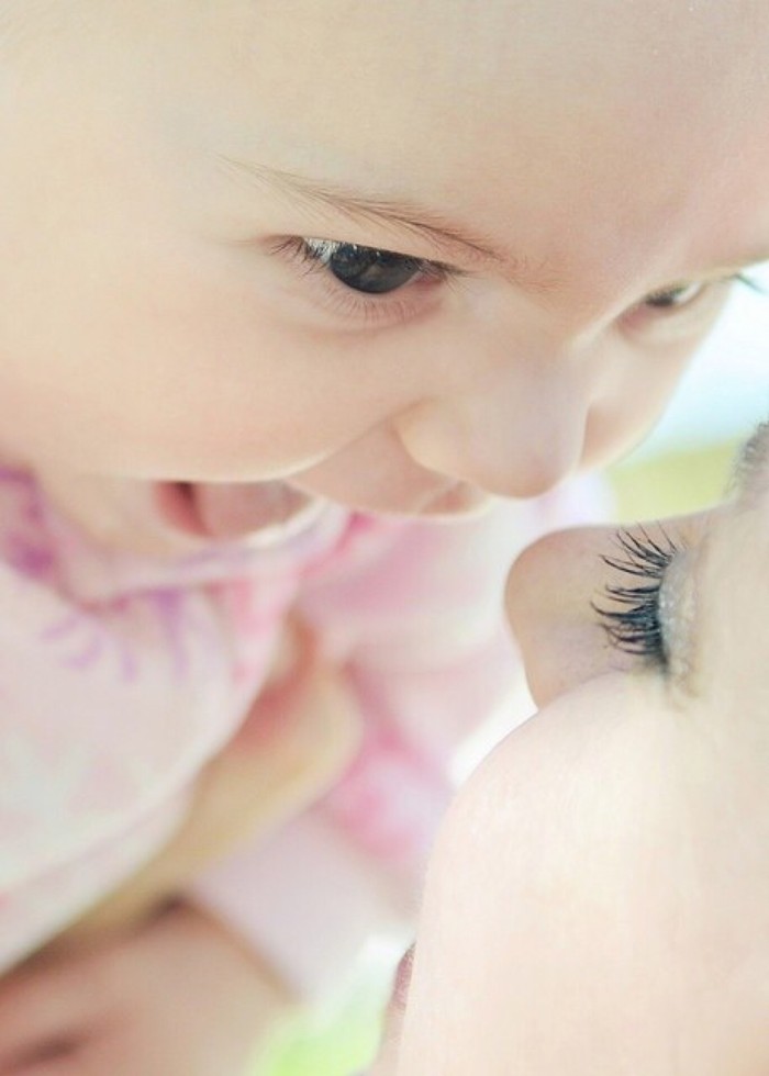 宝宝刚出生黑的像卤蛋,为什么宝宝生出来黑黢黢的