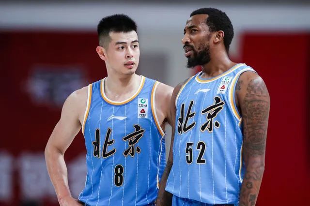 麦克雷首秀5投1中只得2分，看不出亮点，雅尼斯：我不评价他