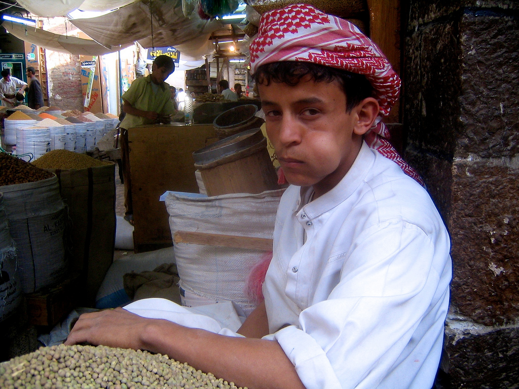 沙漠中的*品毒**王国：40%水用于种*品毒**，致饥荒，满街是脸肿大的人