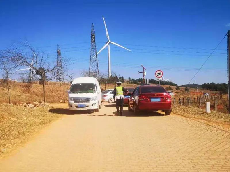 麒麟交警为生命开道,麒麟交警大队
