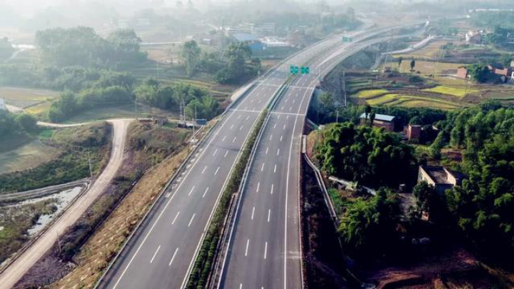 长途开车走高速国道哪一个更划算,开车走高速划算还是不走高速划算