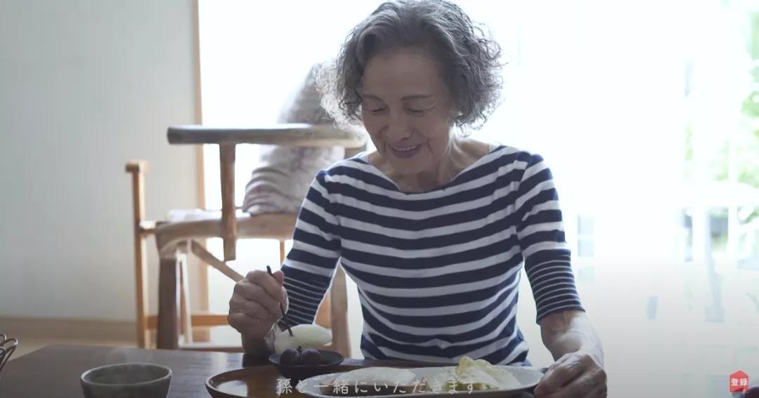 75岁日本家庭主妇日常,日本中年家庭主妇一天的真实生活