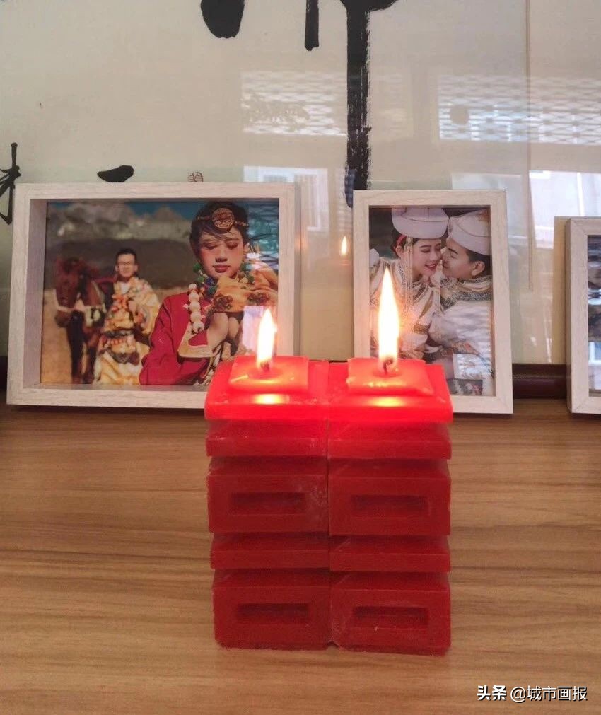 他俩结个婚，千万网友自备酒水围观，还在线随份子