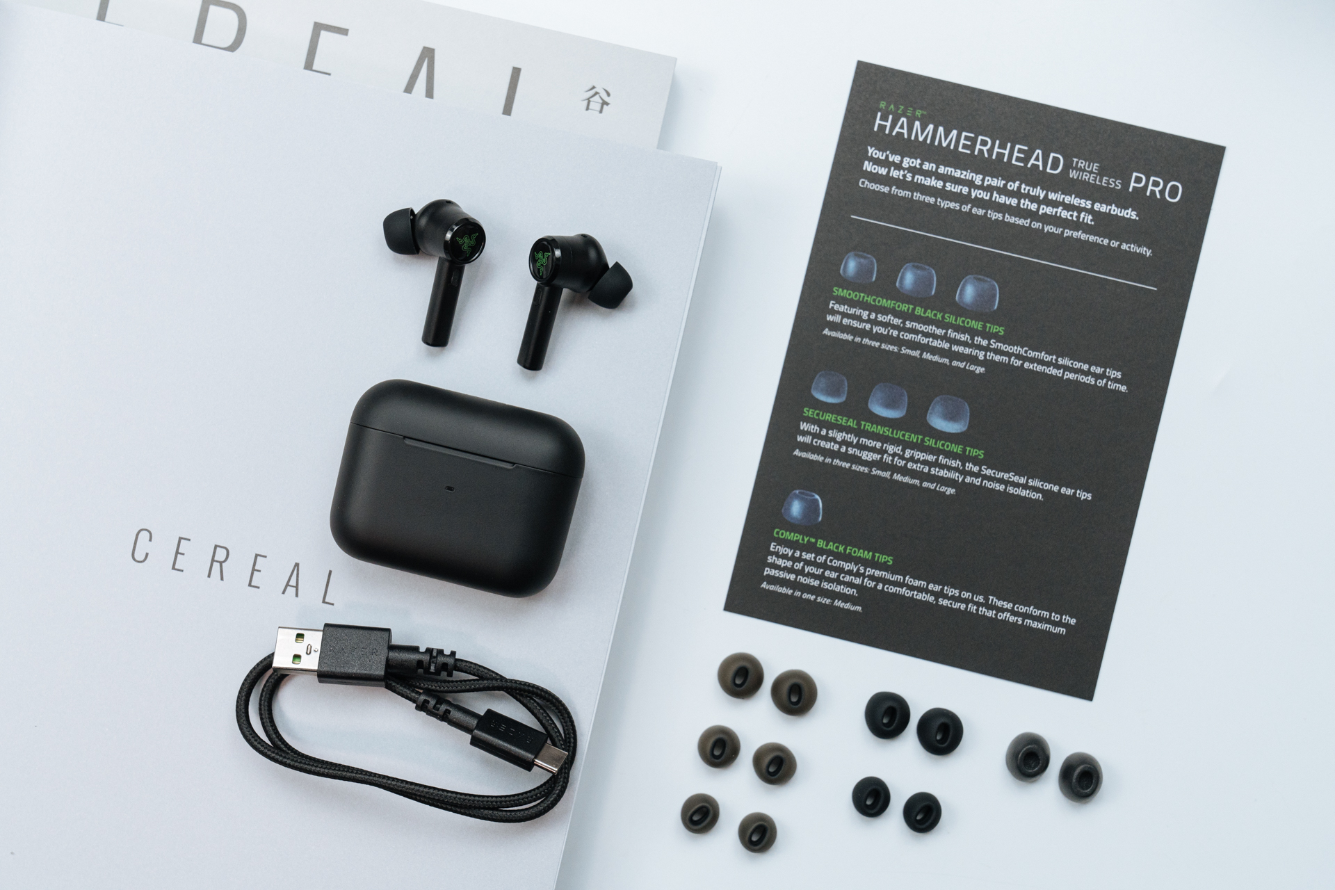 雷蛇战锤狂鲨和airpods,雷蛇战锤狂鲨真无线2代和airpods