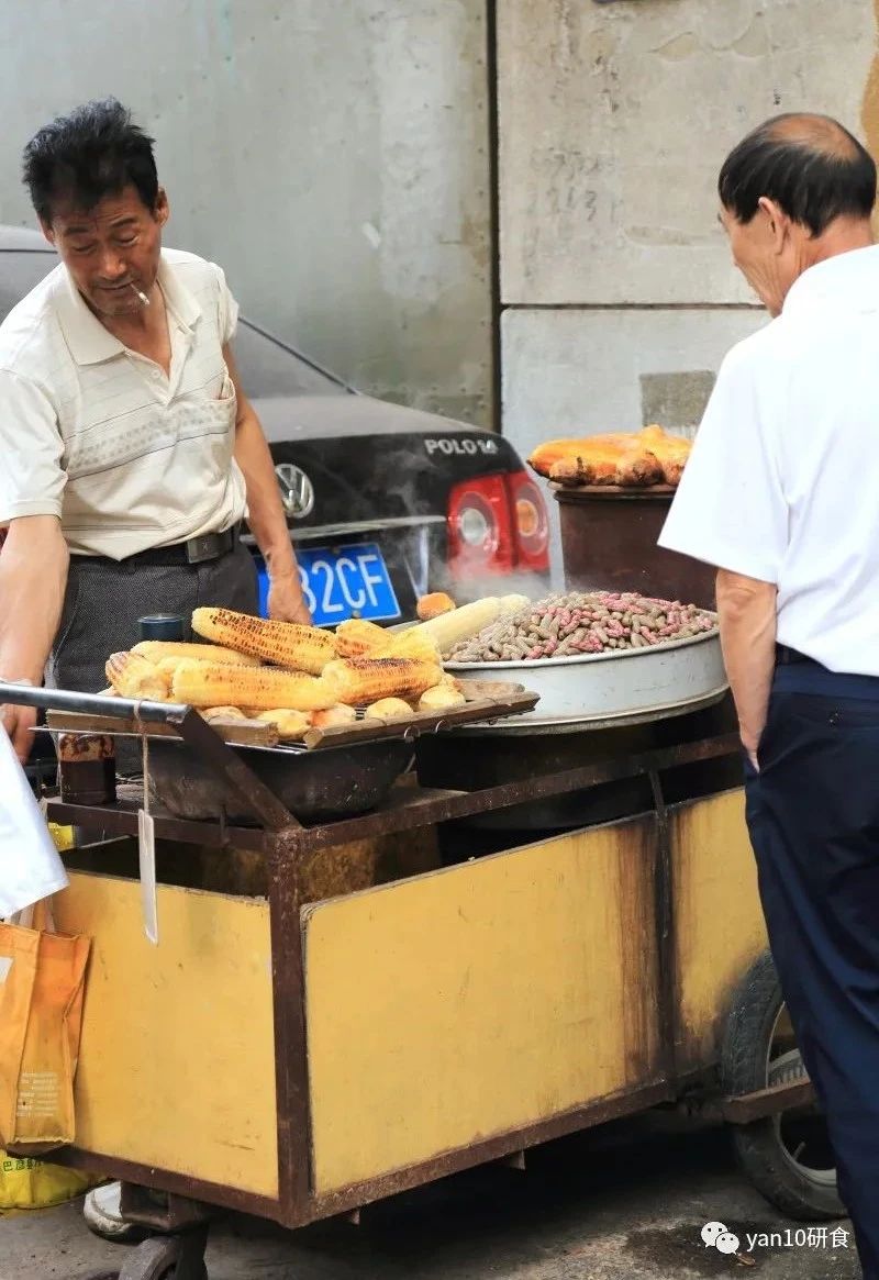 昆明滇池美食推荐菌火锅,滇池边菌子火锅