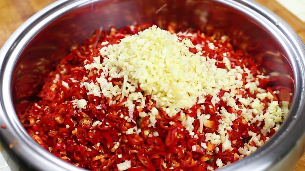 广东大厨后厨用的剁辣椒的做法,怎样做剁辣椒不要那么酸