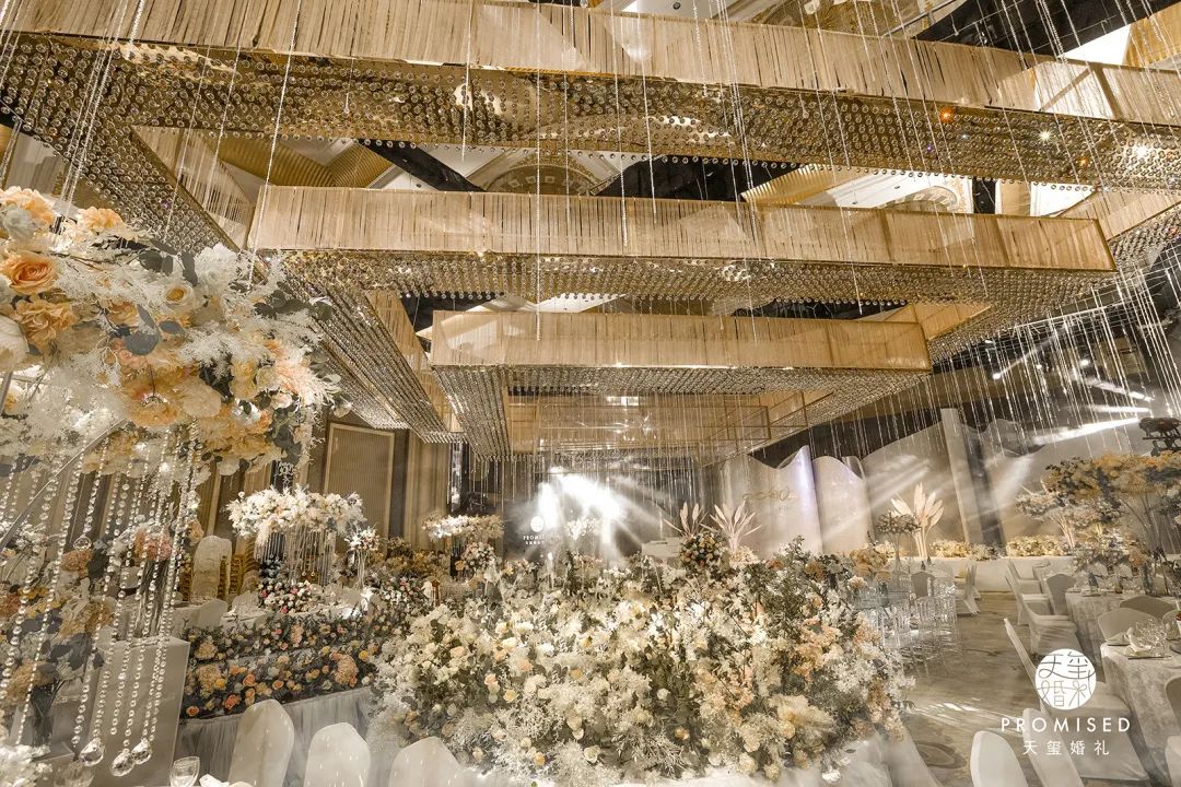 迪拜奢华梦幻婚礼布景,迪拜奢华婚礼布置过亿