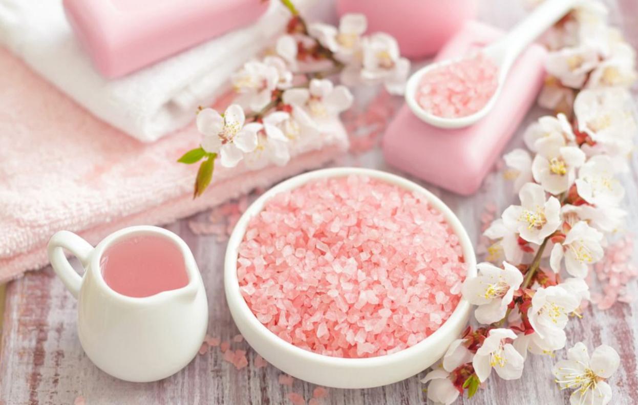 背后有痘痘怎么祛痘最有效,背部长痘痘四个方法教你如何祛痘