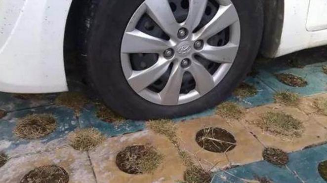 轮胎老是慢慢漏气又检查不出原因,轮胎莫名其妙的瘪了