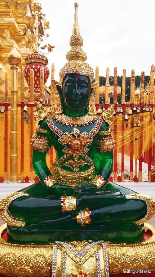 泰国国宝翡翠佛像图片,玉佛国宝