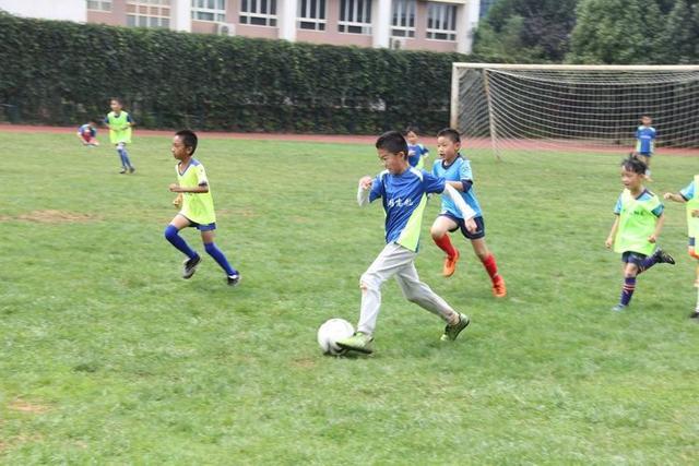 儿童足球基础训练昆明,昆明足球训练营小孩