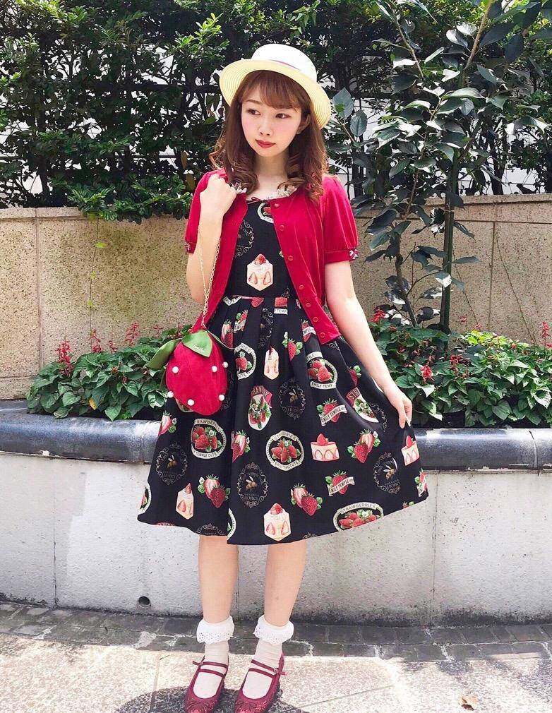 lolita适合什么人穿,lolita不穿内衬出去可以吗