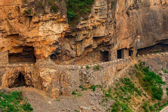 官方回应雪乡15元烤肠明码标价,郭亮村明码标价