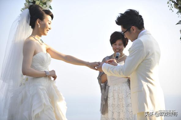 陈数和老公接吻照片,陈数老公回应搂抱年轻女子