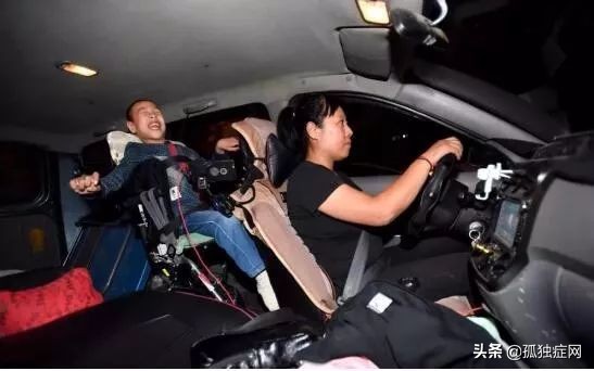 三个努力逆袭的残疾人,三个自闭症家庭的故事