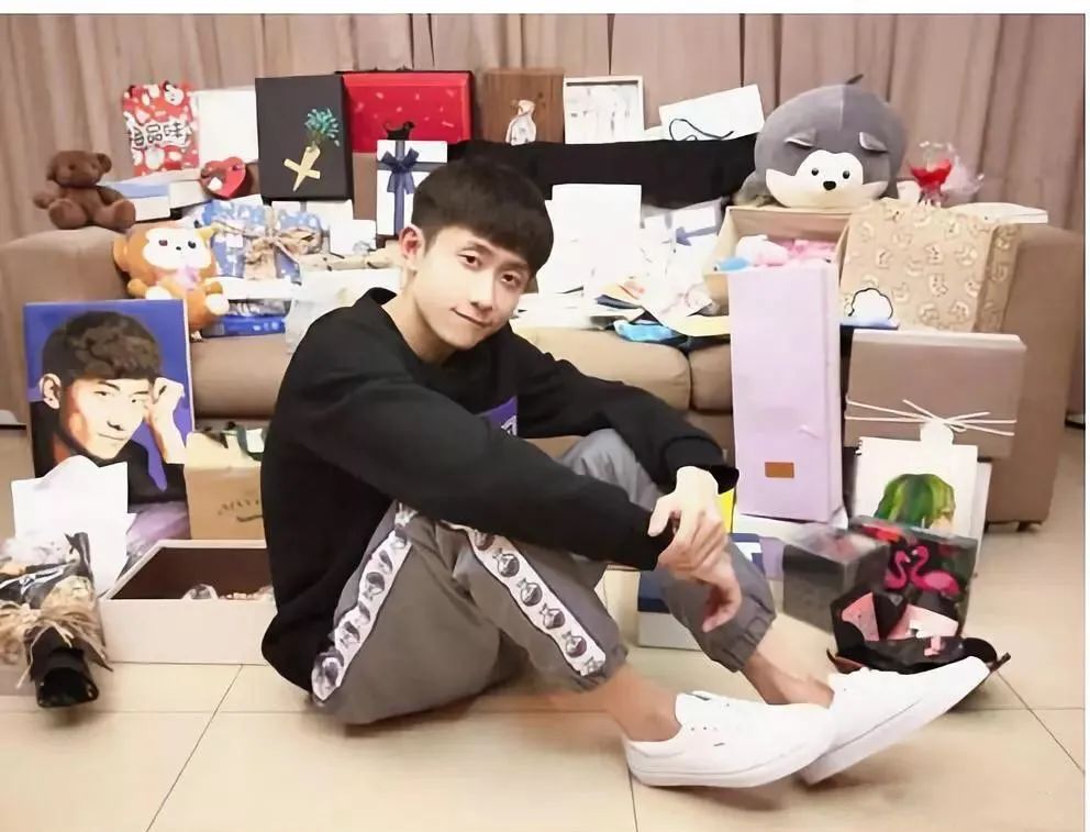 宋妍霏太好看了,宋妍霏推荐好物护肤