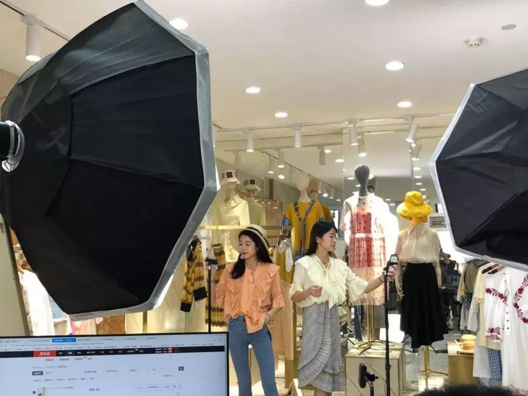 李佳琦带货巅峰时刻,李佳琦带货给我们的经验