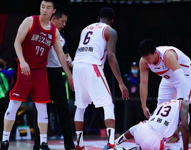 吴冠希打架集锦,王骁辉肘击吴冠希脖子