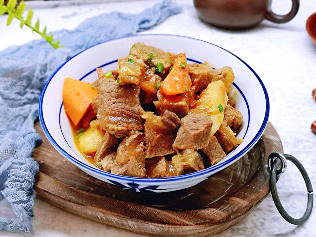 炖牛肉放茶叶步骤,炖牛肉时候放点茶叶