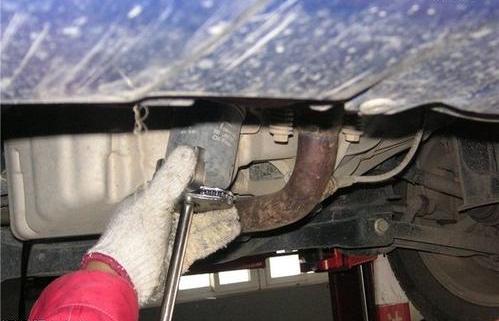 机油真的要一万公里一换吗,机油一万公里机滤能用吗