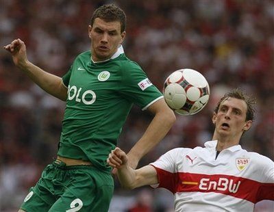 难忘的德甲最强三叉戟！横扫联赛吊打拜仁！夺64年队史首座冠军！