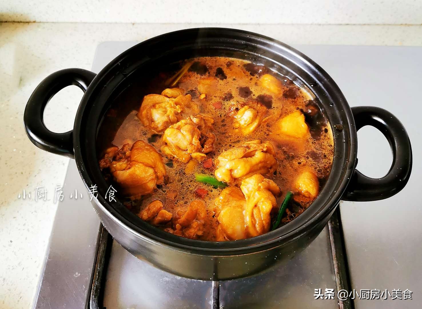 炖一锅肉拌饭,鸡肉汤拌米饭