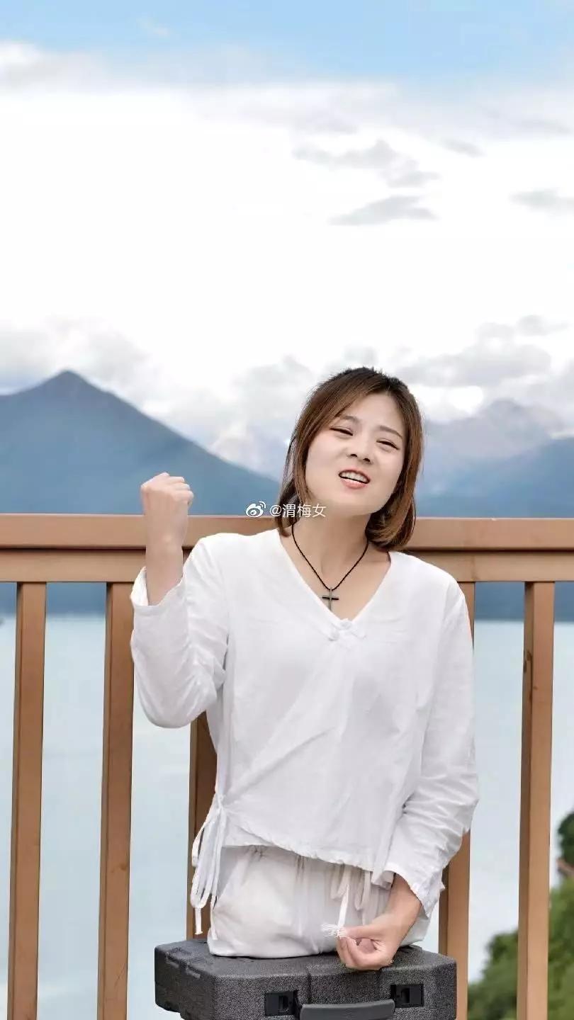 她3岁惨遭父母抛弃,无腿女孩截肢后被父母狠心遗弃