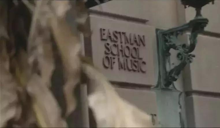 伊斯曼和伯克利哪个好,伊斯曼现在长什么样了