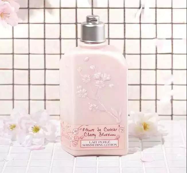 穿衣合体和穿衣自由,高级感穿搭身体乳