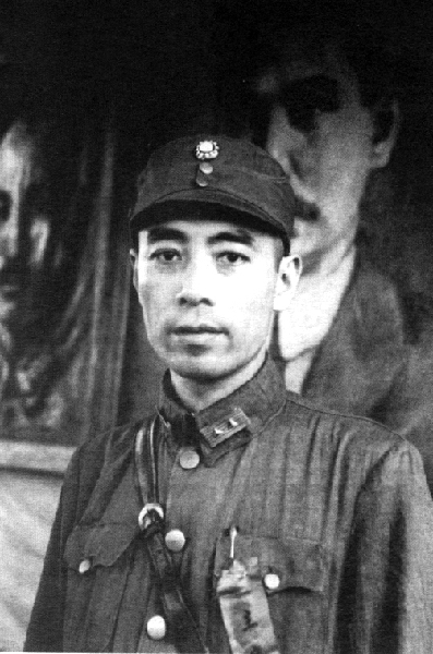 周恩来曾被国民政府授予中将军衔，却为何享受上将待遇