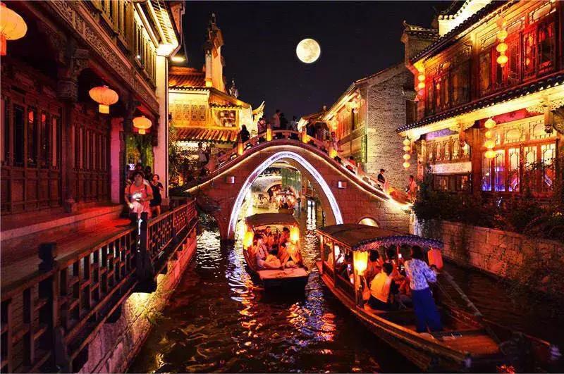 台儿庄景区内美食推荐,住台儿庄古城里面吗