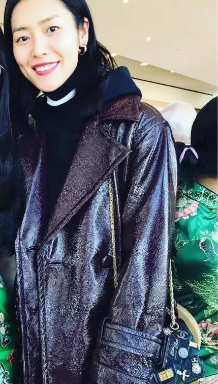 刘雯今年最流行的包,刘雯同款包时尚潮流大牌大容量