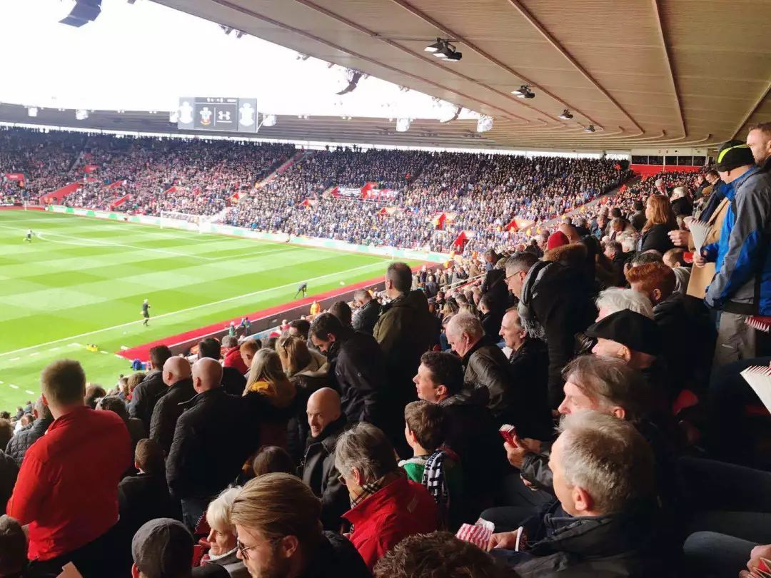 十天里，我在英国看的四场足球赛，竟然有些中国味？|三明治