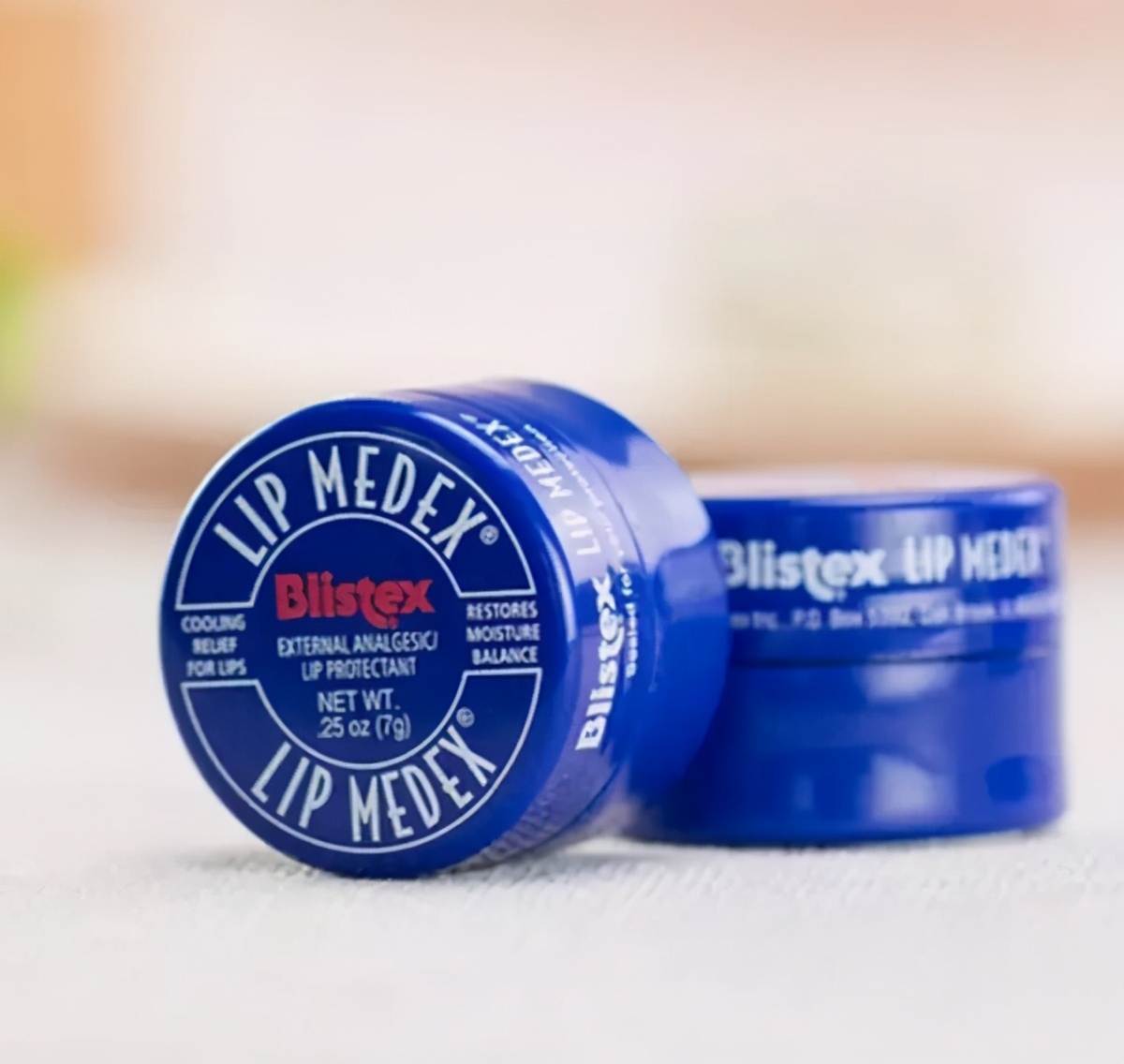 口干起皮怎么办涂润唇膏,为什么涂了变色唇膏嘴唇发干起皮