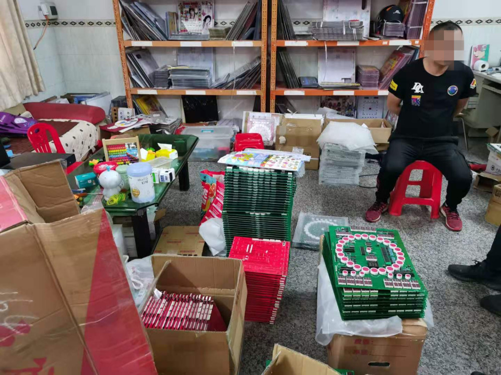 200多警力围捕视频,上百民警围捕野猪