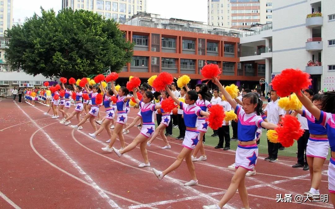 全力以复从心启航黑板报,向阳中学校运会活动