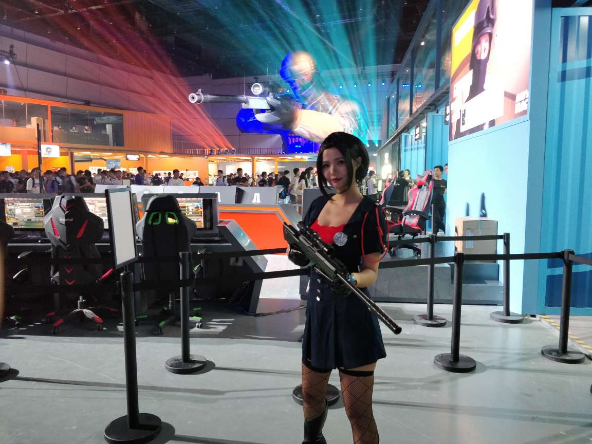 CF：CJ现场Coser质量堪忧，灵狐者服装太黄，一股岛国既视感