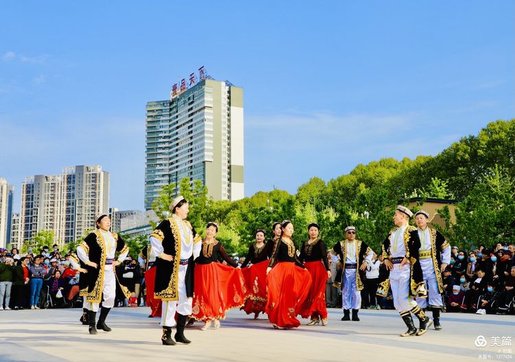 洛阳牡丹广场新疆舞视频,洛阳牡丹广场爵士舞