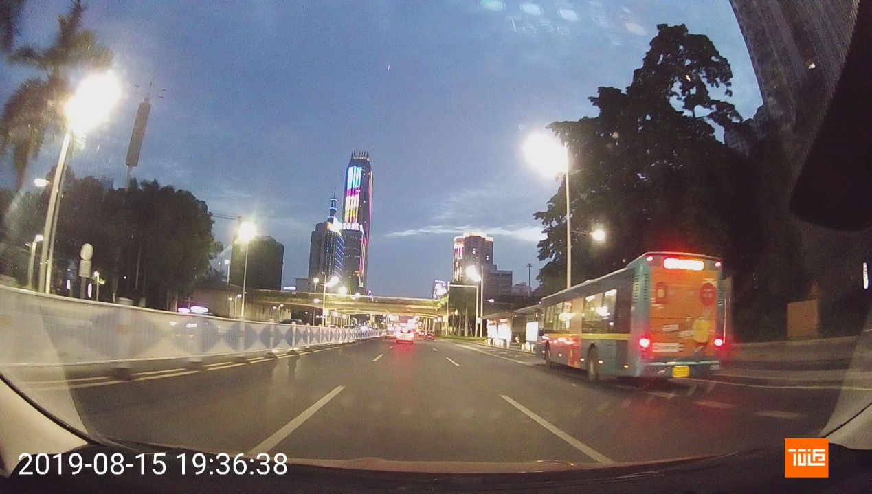 70迈智能后视镜梦想版评测,70迈智能后视镜和梦想版区别