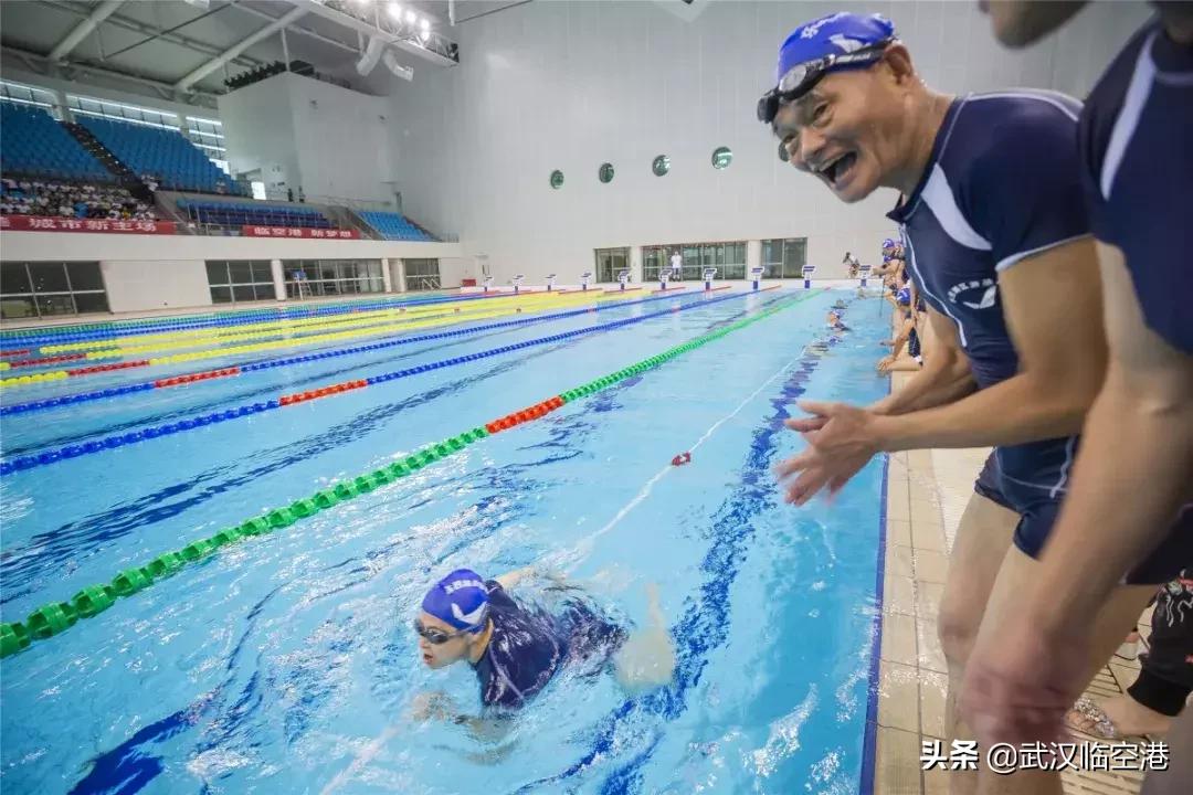 武汉军运会火种点燃,武汉迎军运五星红旗