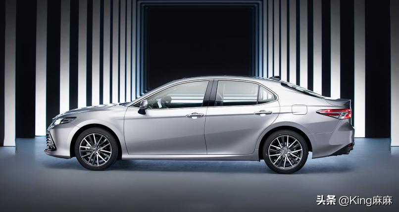 全新凯美瑞混动与燃油版的区别,凯美瑞混动和燃油版有哪些区别