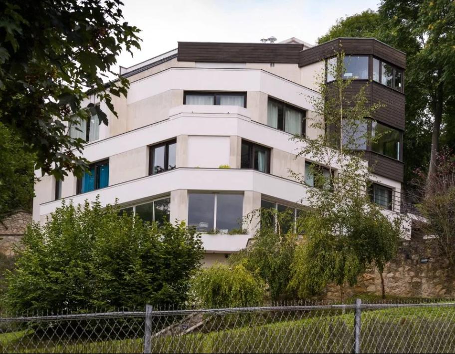 太仗义！内马尔每月给3位死*党**发1万英镑工资同住巴黎豪宅香车美女