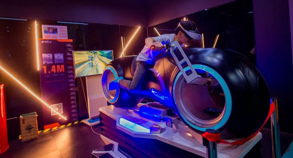 蹦床乐园乐动魔鬼滑梯,室内蹦床滑梯游乐场