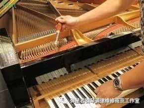 录钢琴视频怎么去掉杂音,钢琴弹了有丝丝的杂音