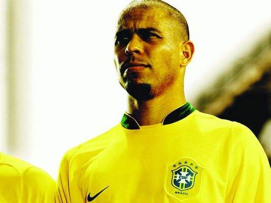 外星人罗纳尔多搞笑视频,外星人罗纳尔多钟摆过人