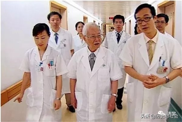 李克勤丨老中医邓铁涛在非典横行时力挽狂澜的故事