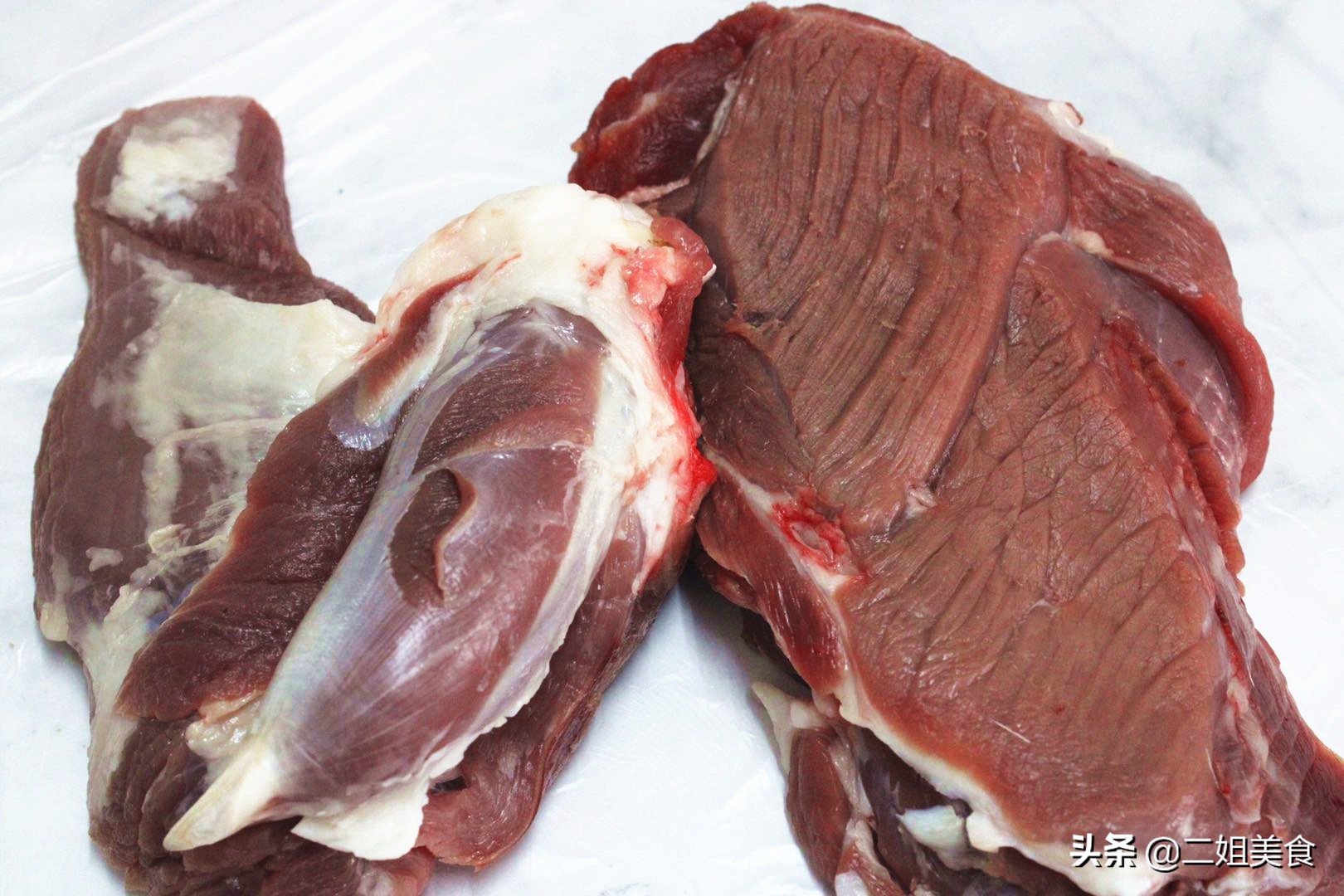 羊肉绵羊膻味大还是山羊膻味大,绵羊山羊的区别哪个膻味大