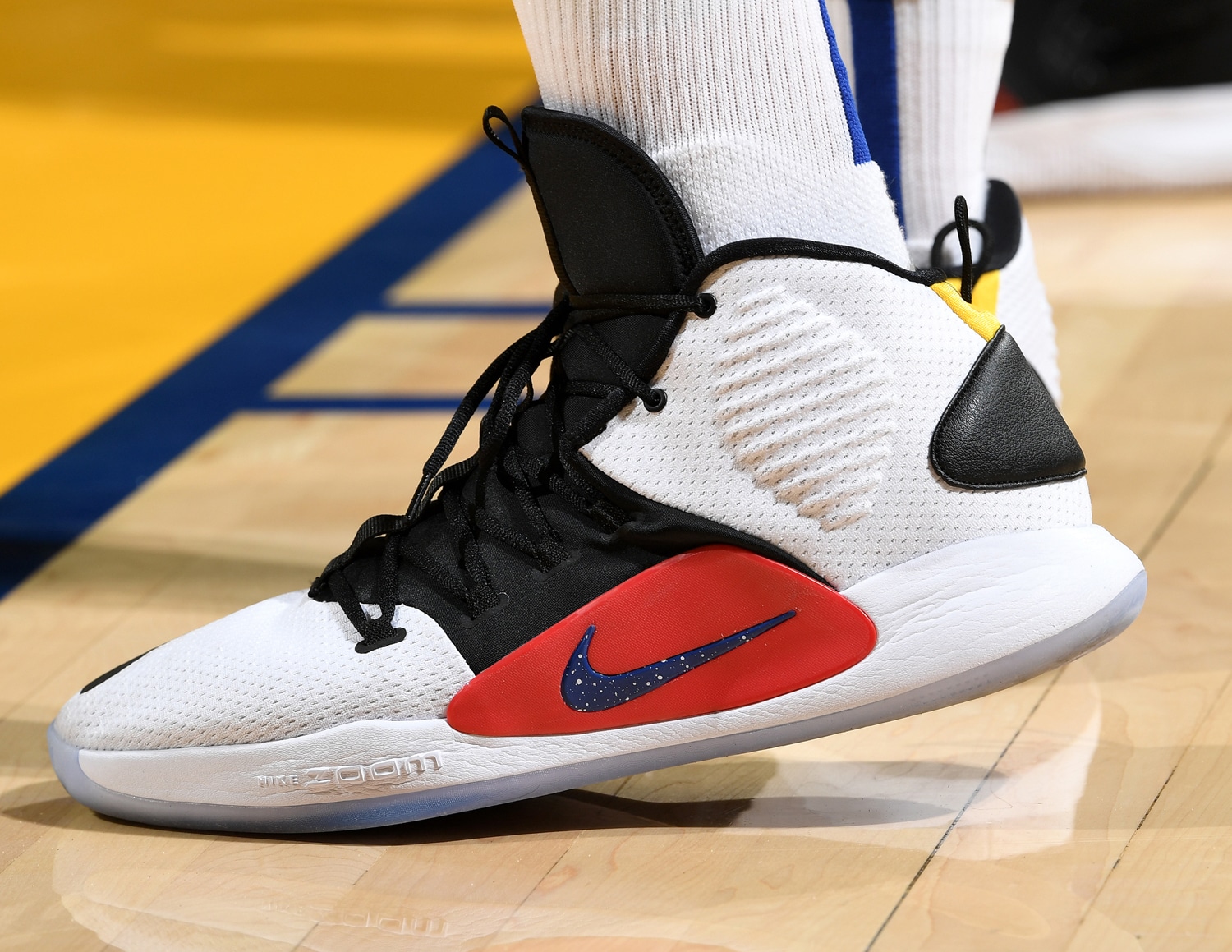 NBA赛场最近三天篮球鞋精选集：鞋头们的赛季鞋王之争越发激烈